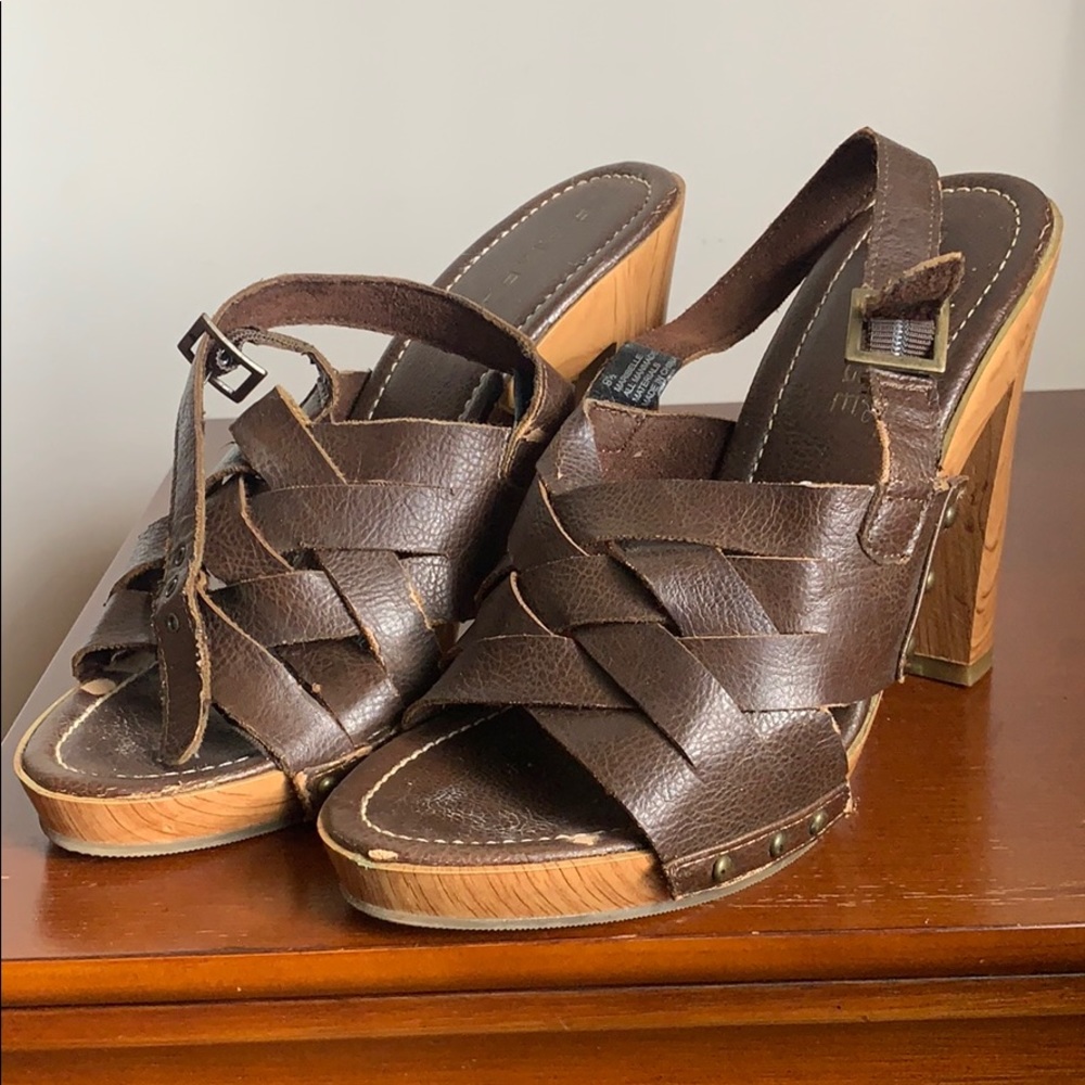 WOMANS SIZE 9 1/2 HEELS